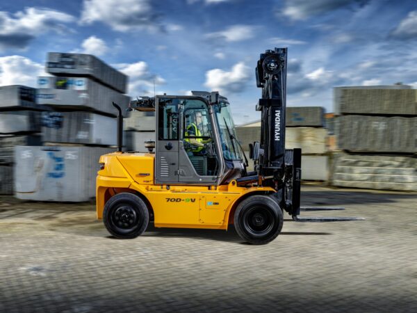 Hyundai 70D-9V