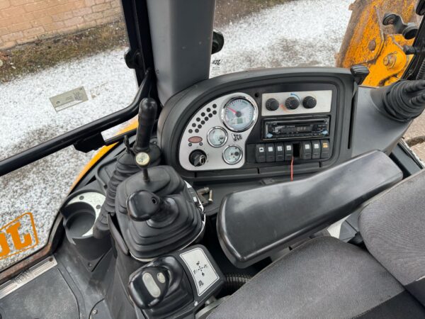 JCB 4CN