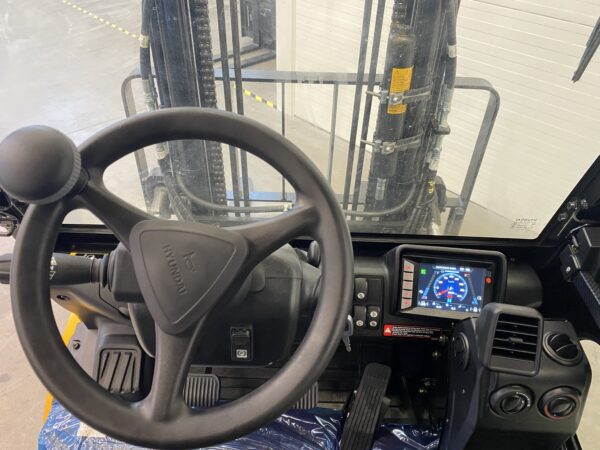Hyundai 30D-9V