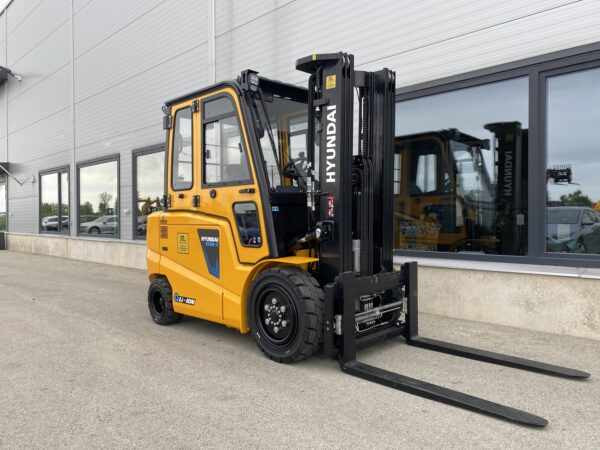 Hyundai 35BE-X