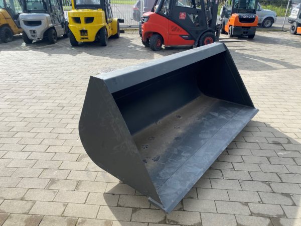 SKAW200 2m³ Manitou kinnitusega