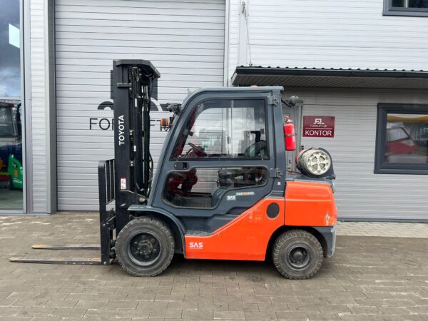 Toyota 02-8FGF30