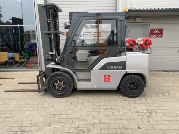 NISSAN J1F4A45LY