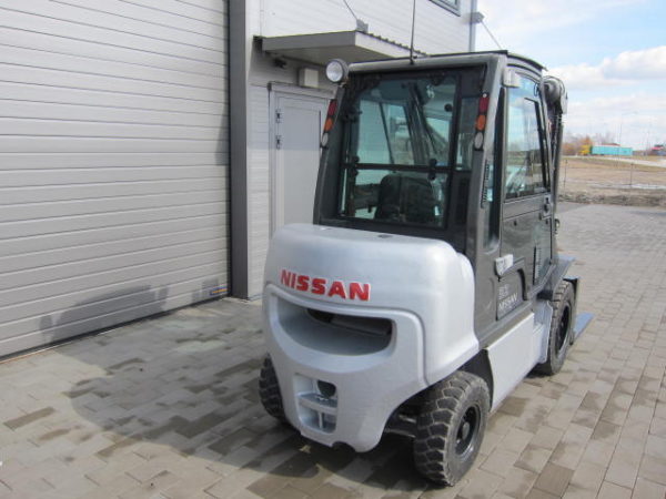 NISSAN YG1D2A32Q