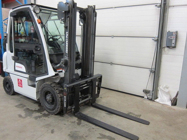 NISSAN Y1D2A20Q